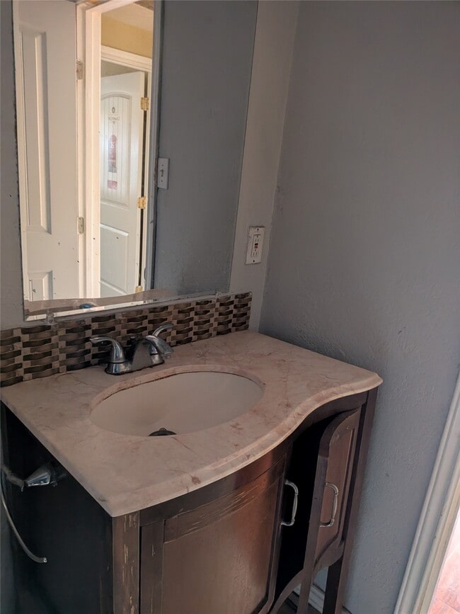 Building Photo - 7904 Hoffman St