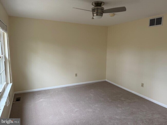 Building Photo - 34 Woodbrook Dr