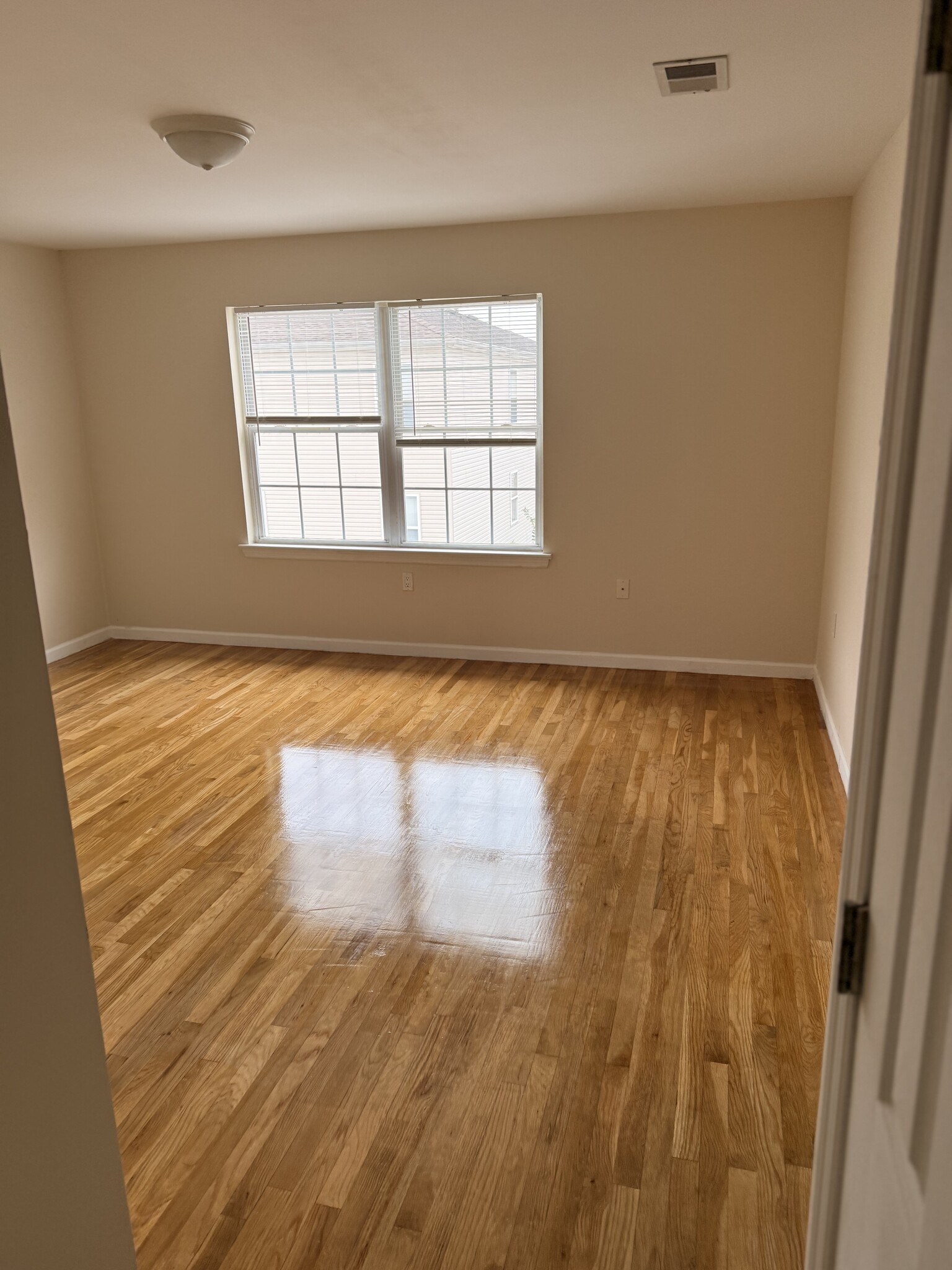 Building Photo - 523 Lidgerwood Ave