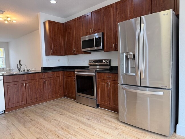 Building Photo - 14934 SW 41st Ln