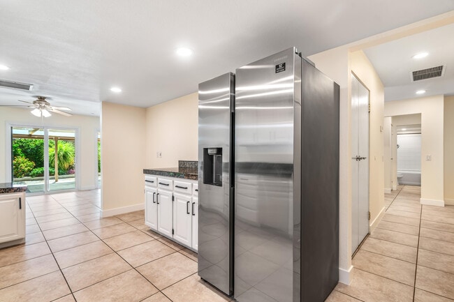 Building Photo - 51550 Avenida Mendoza