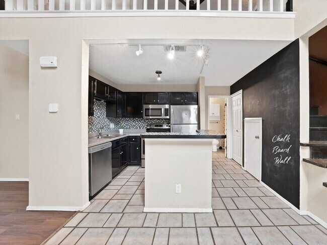 Building Photo - 2428 Forest Brook Ln