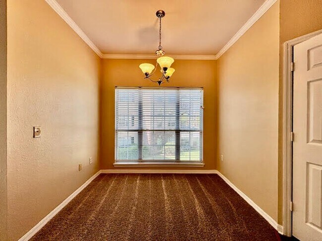 Building Photo - Awesome 3/2 Condo w/ a garage Gate Parkway...