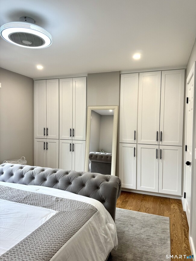 Building Photo - 25 Padanaram Rd