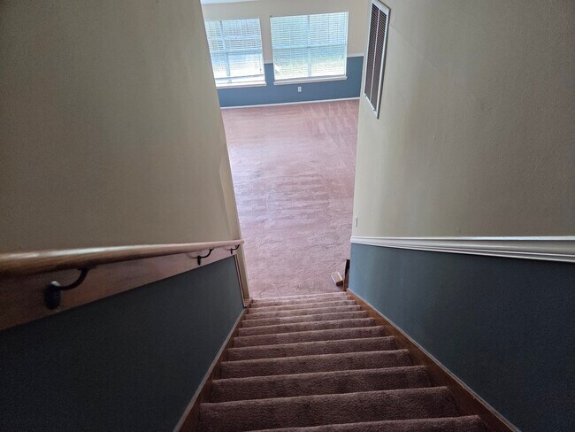 Building Photo - 8530 Lake Crystal Dr