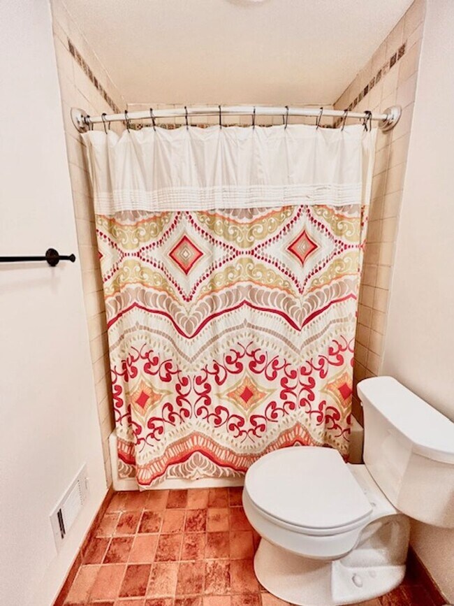 Building Photo - Beautifully renovated 4BR/3BA rambler with wraparound porch and garage