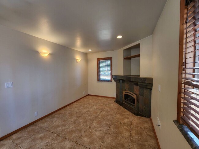 Building Photo - 252 - Yaho Duplex