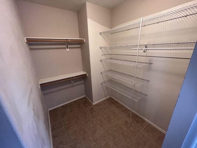 Building Photo - 3BDRM 2BA Residential home with pool for rent in Goodyear!