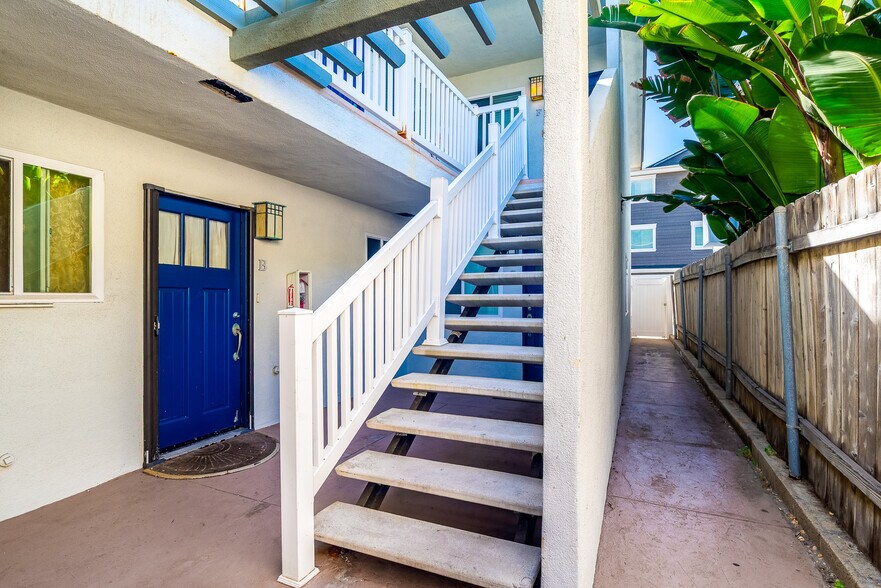 Building Photo - 674 Seacoast Dr