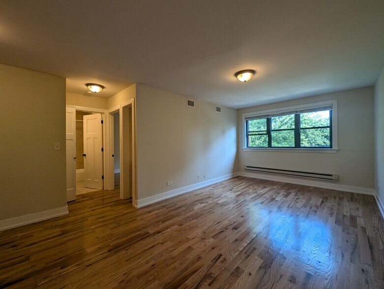 Building Photo - 557 W Arlington Pl