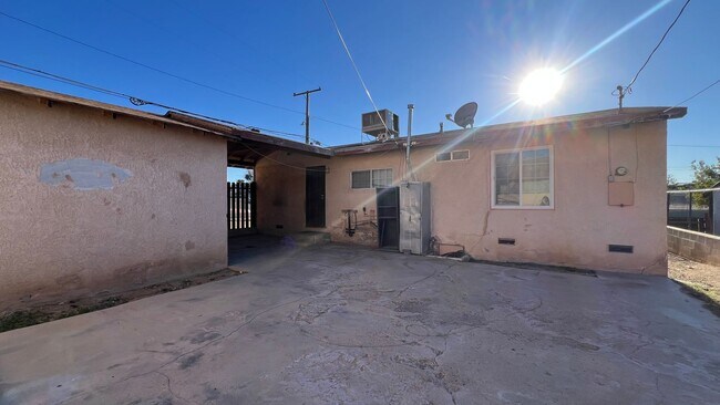 Building Photo - P008