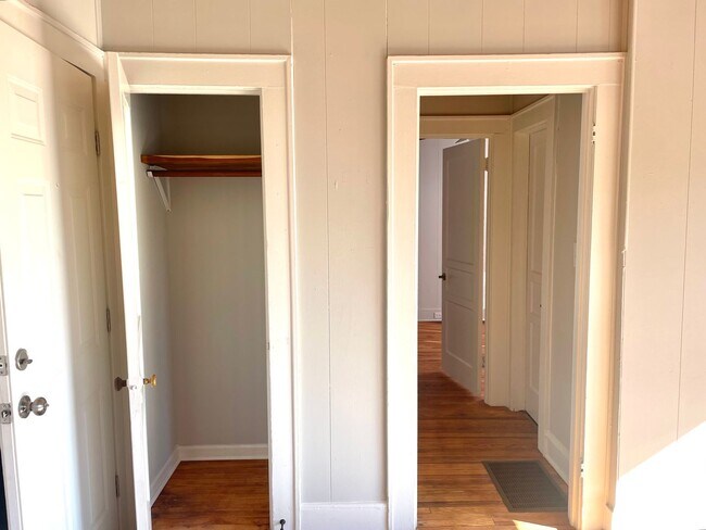 Building Photo - Centrally Located 1 bedroom 1 bath -  wate...