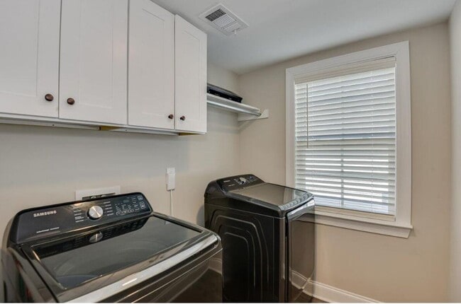 Building Photo - 3651 Kearsley St