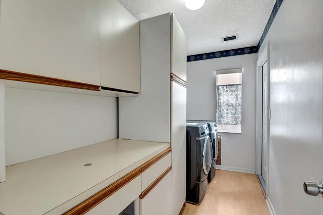 Building Photo - 9953 Majestic Way
