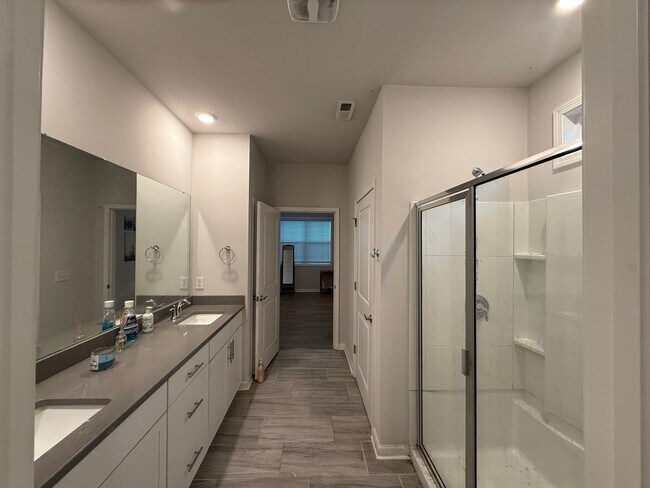 Building Photo - 3 Bedroom Single Family Home in Whitsett