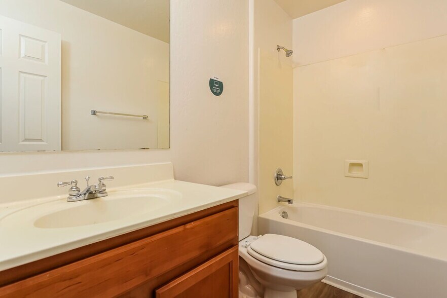 Building Photo - 2550 W Gaby Rd