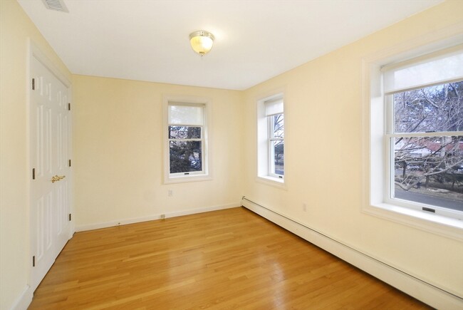 Building Photo - 20 Blossom St