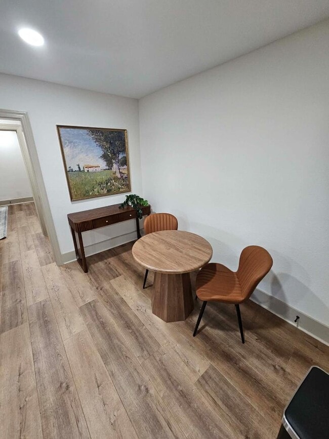 Building Photo - 152 E Orange St