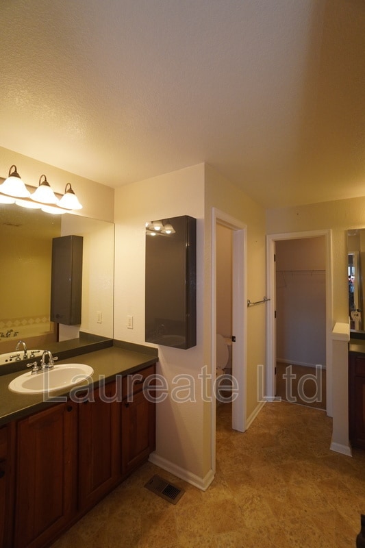 Building Photo - 9013 Old Tom Morris Cir