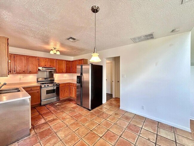 Building Photo - 806 Minturn Ln