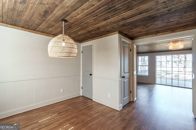 Building Photo - 384 Arrowhead Trail NE