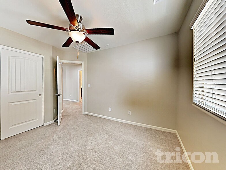 Building Photo - 12541 W Hummingbird Terrace