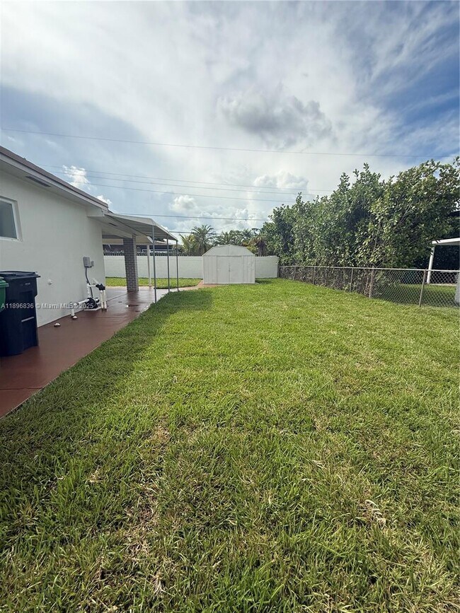 Building Photo - 5730 NW 112th Terrace