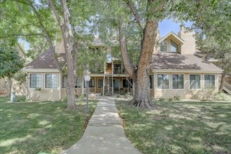 Building Photo - Top Floor FURNISHED 1 Bed/Office/Loft in Powderhorn