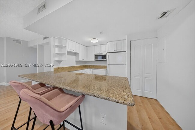 Building Photo - 1627 SW 37th Ave