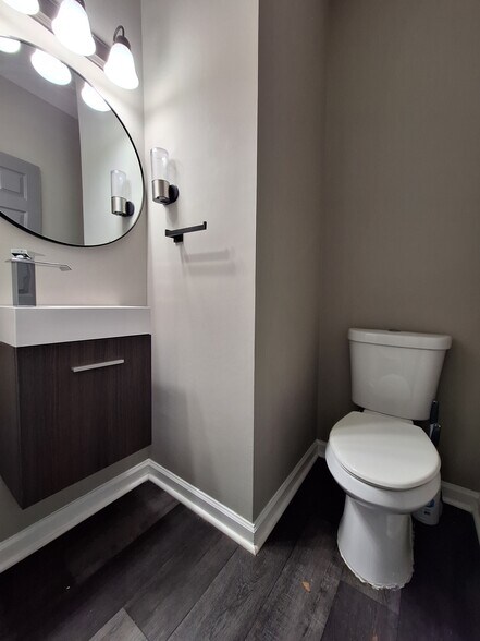 Building Photo - 2120 Sweetbirch Trl