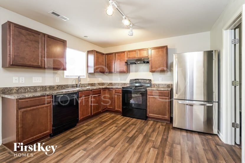 Building Photo - 108 Bedrock Ct