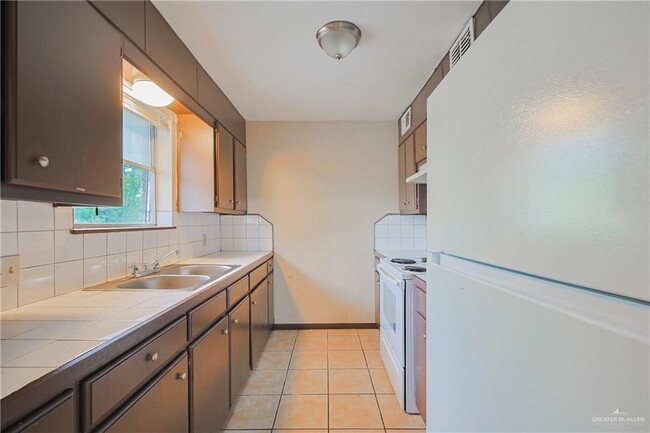 Building Photo - 1521 Nolana Ave