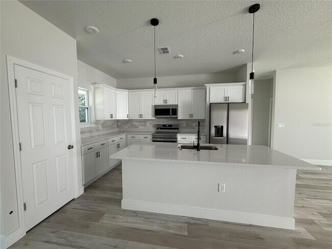 Building Photo - 7897 N Fieldstone Point