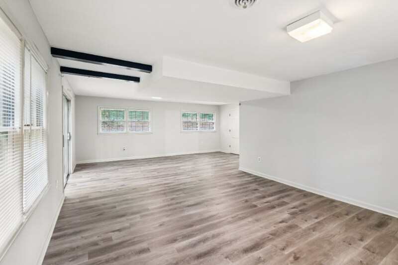 Building Photo - 2600 Lantern Ln