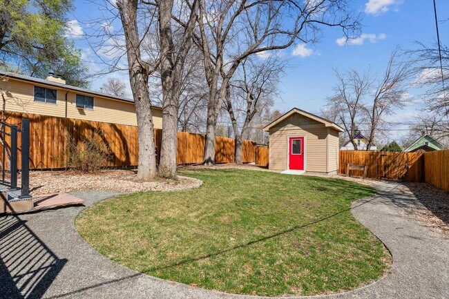 Building Photo - Charming 2BD, 2BA Longmont Home with Fenced Back Yard
