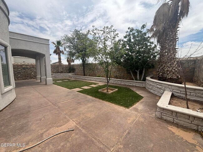 Building Photo - 12844 Cozy Cove Ave