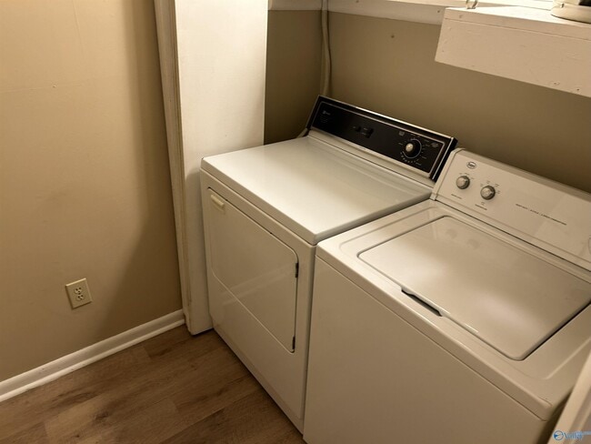 Building Photo - 1422 Humes Ave NE