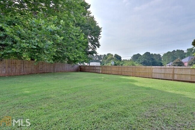 Building Photo - 201 Deerchase Dr