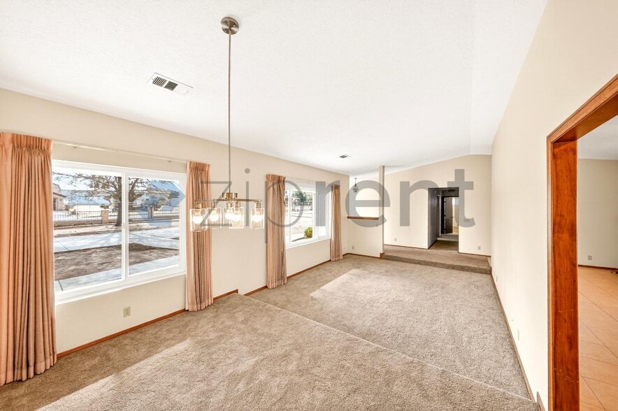 Building Photo - 15380 Mission St