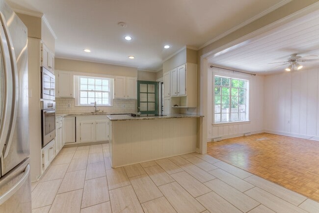 Building Photo - Beautiful 3 bed/3 full baths PLUS flex spa...