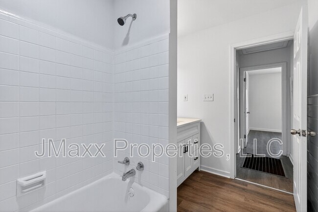 Building Photo - 2036 McPherson Dr