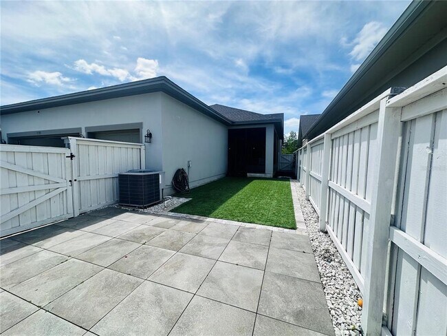 Building Photo - 9319 Richet Pl