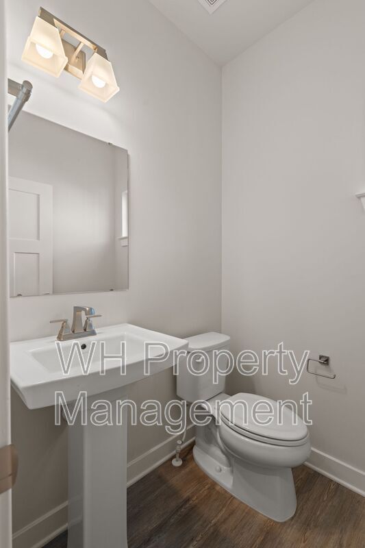Building Photo - 441 Chinook Dr