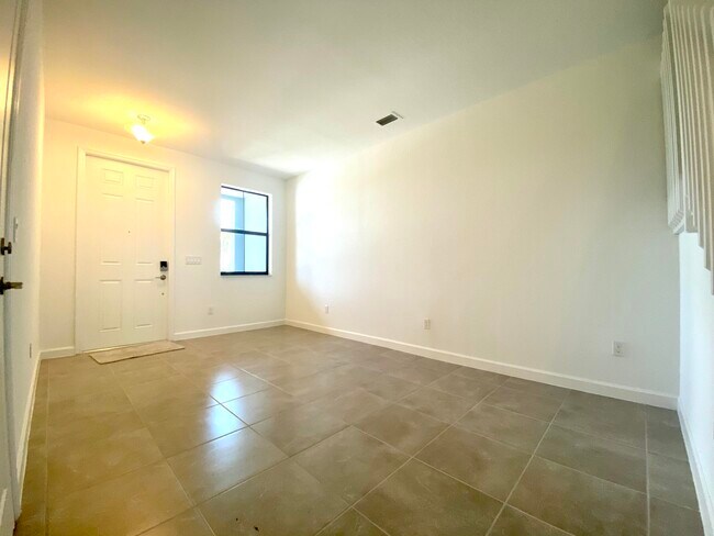 Building Photo - 13090 Anthorne Ln