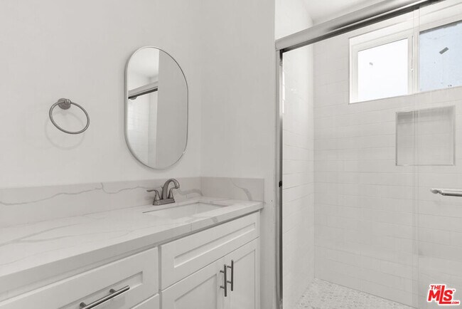 Building Photo - 1341 Mariposa Ave