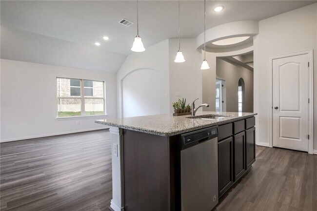 Building Photo - 708 Sunny Ridge Dr