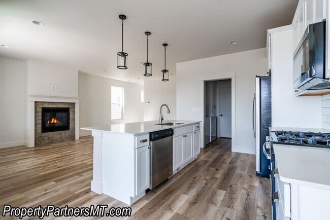 Building Photo - *** Recently built & Dog Friendly *** 3 Bed 2.5 Bath Townhouse