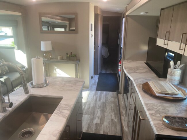 Building Photo - 3 Vía Ventana