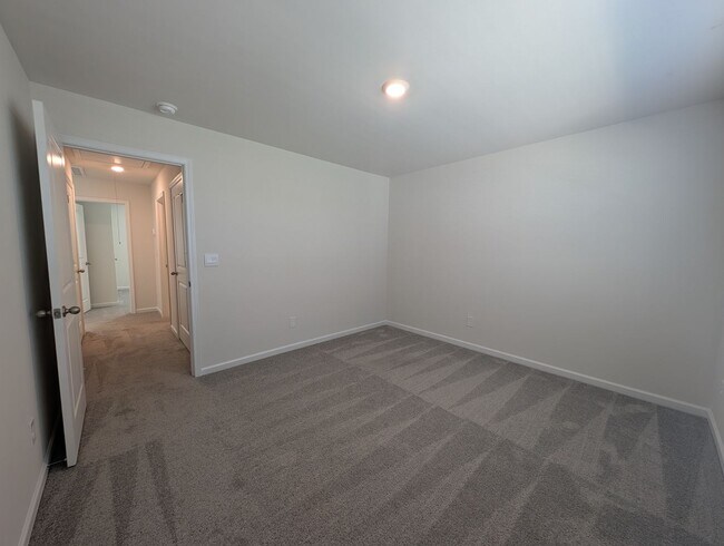 Building Photo - Spacious 2 story, 5 bedroom, 3 bath Home located in Secrest Commons Community!