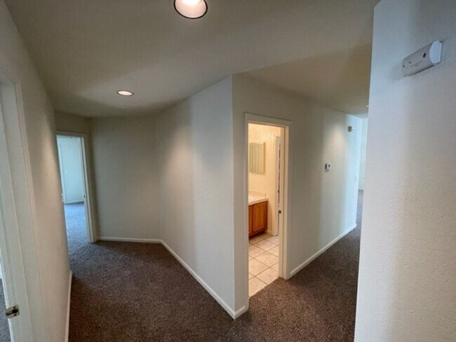Building Photo - Rocklin four bedroom